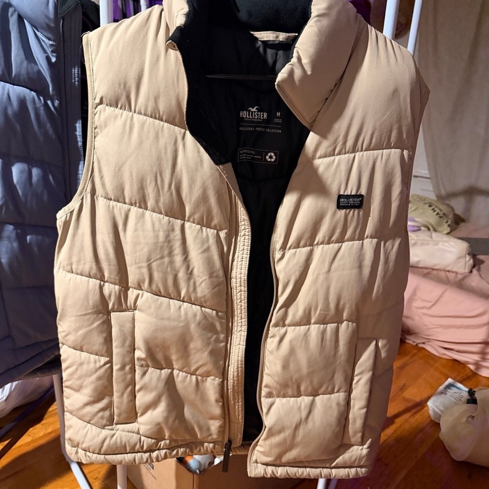 Hollister Beige Quilted Puffer Vest